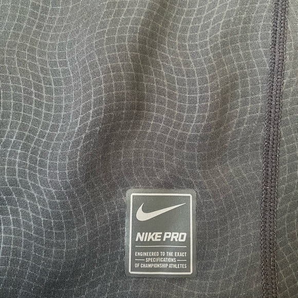 Nike Pro Hypercool Dri-FIT Max Shirt Black Silver Size Large Athletic Workout - Picture 5 of 6